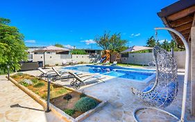 Holiday Home Tower With Private Pool, Sauna And Quads