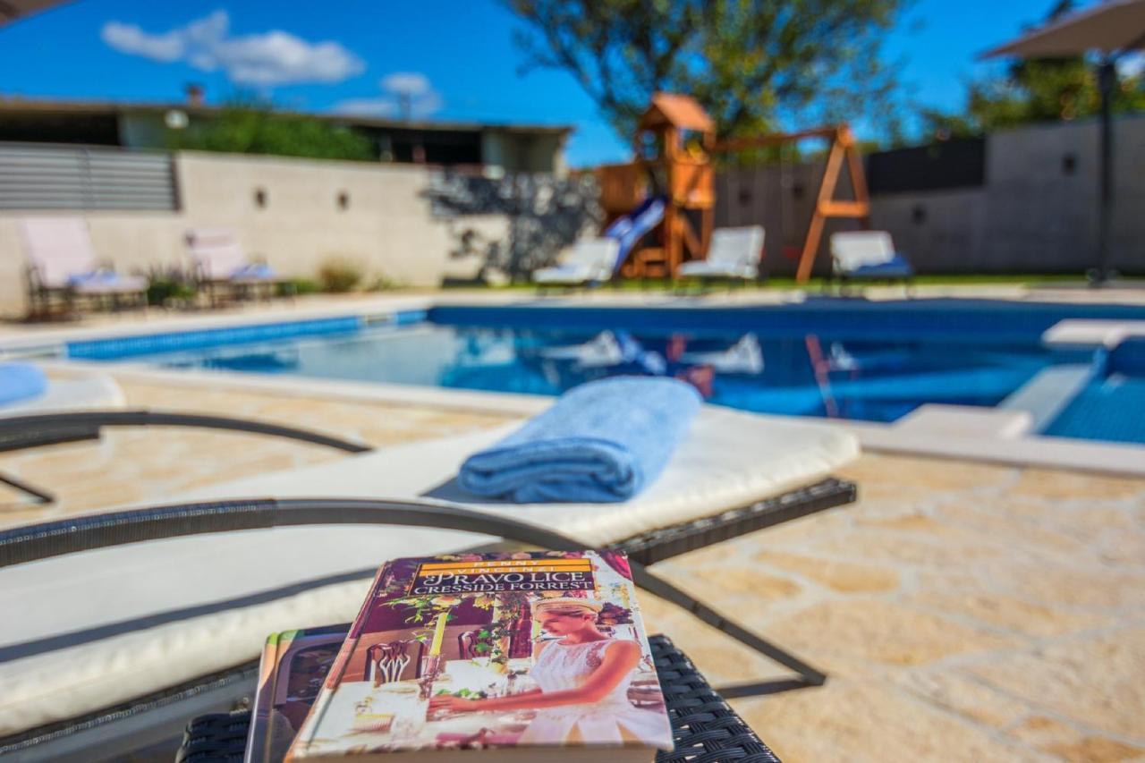 Holiday Home Tower With Private Pool, Sauna And Quads Smilcic Exterior foto