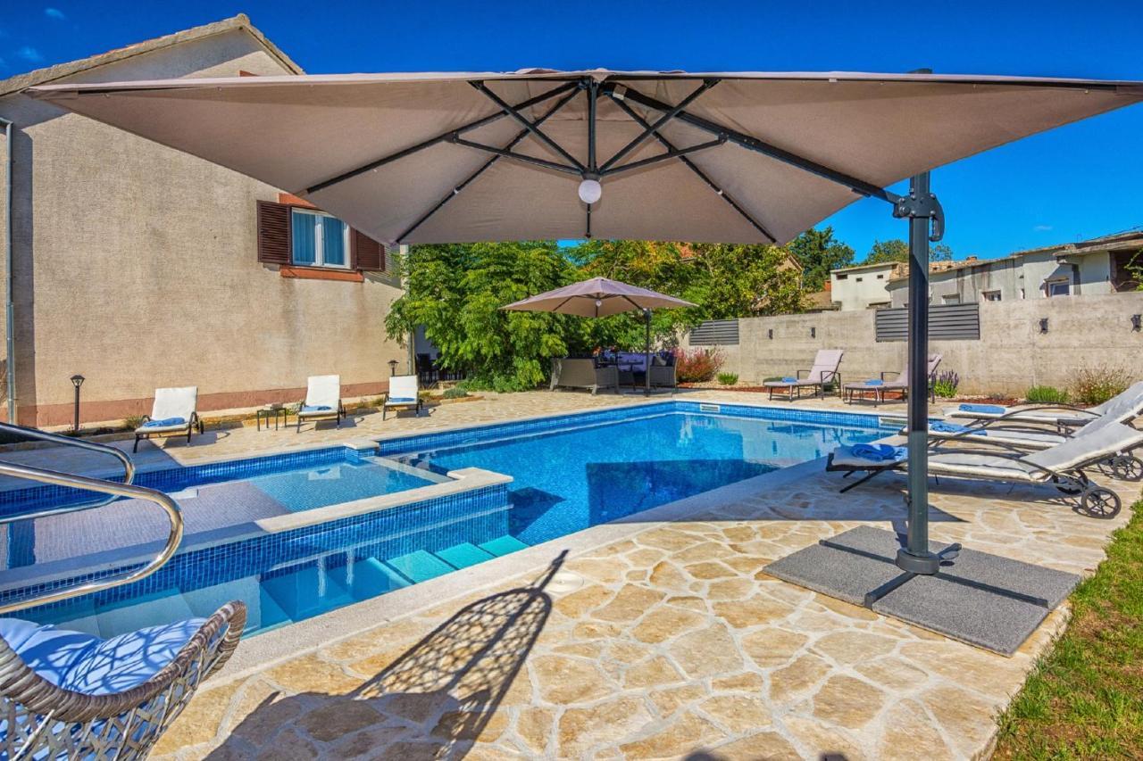 Holiday Home Tower With Private Pool, Sauna And Quads Smilcic Exterior foto