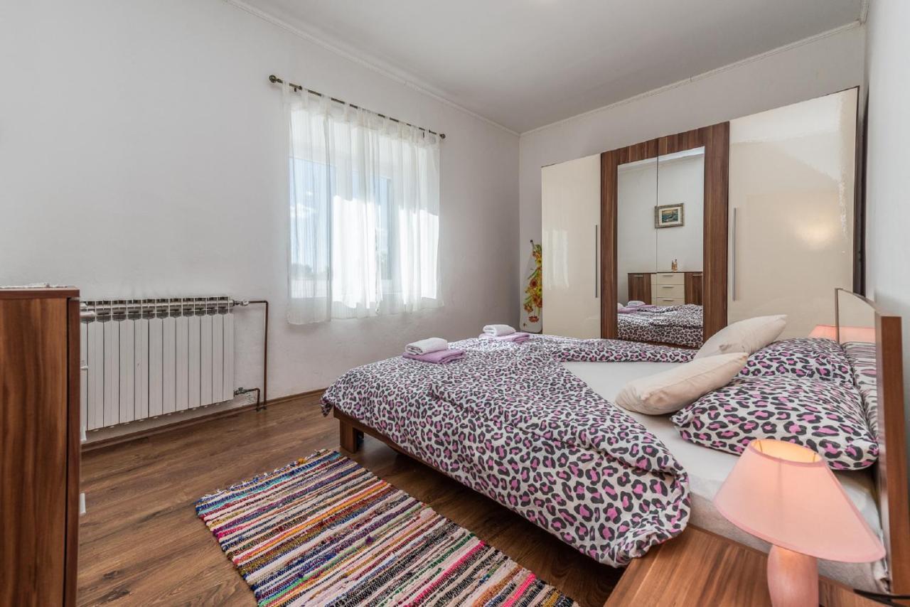 Holiday Home Tower With Private Pool, Sauna And Quads Smilcic Exterior foto